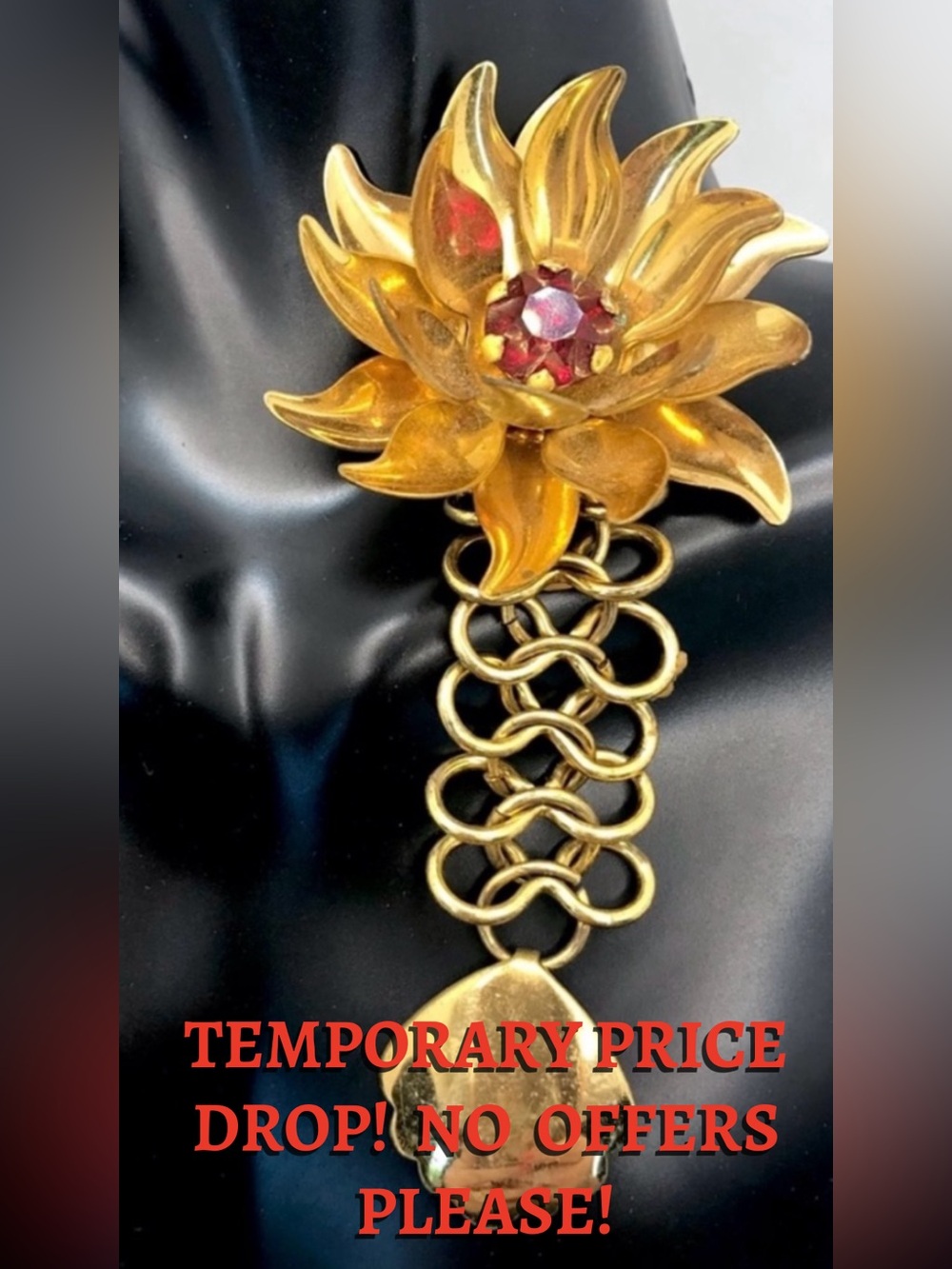 VINTAGE CIRCA 1960'S GOLD TONE BROOCH WITH RED RHINESTONE DETAIL
